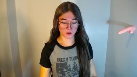 Snapshot of desirable_lorinexx chatting on 12-18-24, 02:06 LORINE online show from 12-18-24, 02:06