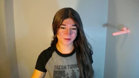 Snapshot of desirable_lorinexx chatting on 12-21-24, 12:49 LORINE online show from 12-21-24, 12:49