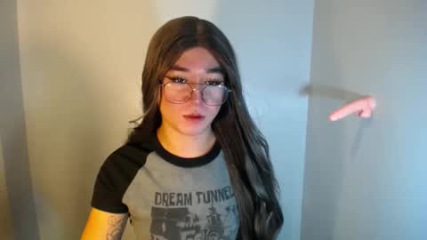 Snapshot of desirable_lorinexx chatting on 12-24-24, 07:22 LORINE online show from 12-24-24, 07:22