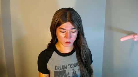 Snapshot of desirable_lorinexx chatting on 12-30-24, 02:51 LORINE online show from 12-30-24, 02:51