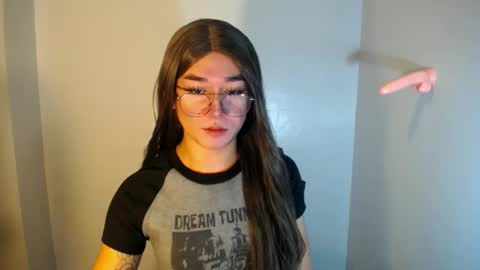 Snapshot of desirable_lorinexx chatting on 01-01-25, 05:44 LORINE online show from 01-01-25, 05:44