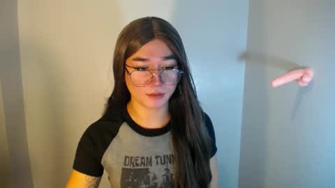 Snapshot of desirable_lorinexx chatting on 01-02-25, 06:01 LORINE online show from 01-02-25, 06:01