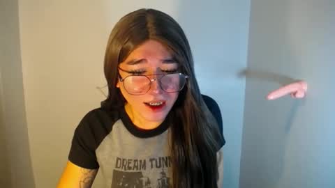 Snapshot of desirable_lorinexx chatting on 01-02-25, 11:27 LORINE online show from 01-02-25, 11:27