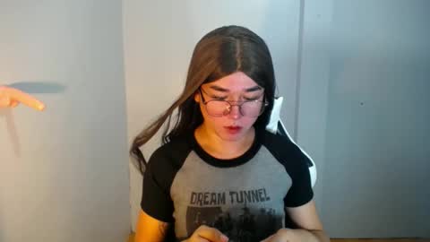 Snapshot of desirable_lorinexx chatting on 01-04-25, 04:54 LORINE online show from 01-04-25, 04:54