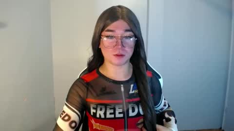 Snapshot of desirable_lorinexx chatting on 01-06-25, 04:36 LORINE online show from 01-06-25, 04:36