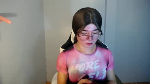 Snapshot of desirable_lorinexx chatting on 01-06-25, 05:59 LORINE online show from 01-06-25, 05:59