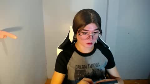 Snapshot of desirable_lorinexx chatting on 01-07-25, 04:05 LORINE online show from 01-07-25, 04:05
