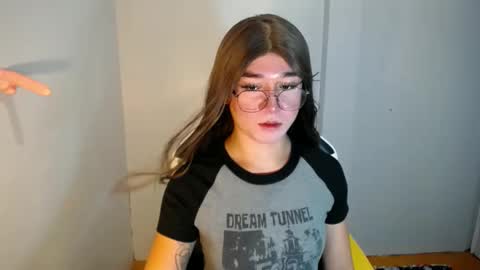 Snapshot of desirable_lorinexx chatting on 01-08-25, 06:20 LORINE online show from 01-08-25, 06:20