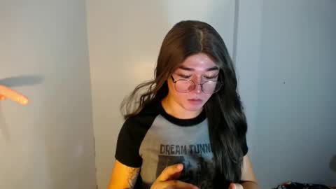 Snapshot of desirable_lorinexx chatting on 01-11-25, 07:38 LORINE online show from 01-11-25, 07:38