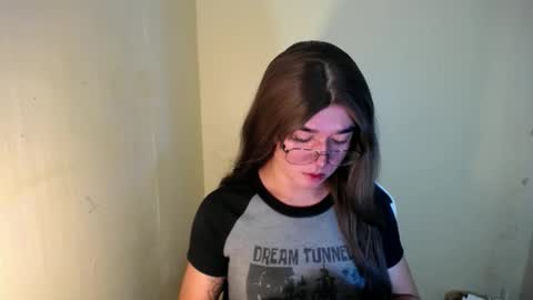 Snapshot of desirable_lorinexx chatting on 01-14-25, 07:11 LORINE online show from 01-14-25, 07:11