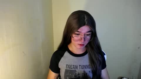 Snapshot of desirable_lorinexx chatting on 01-14-25, 10:55 LORINE online show from 01-14-25, 10:55