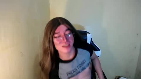 Snapshot of desirable_lorinexx chatting on 01-15-25, 01:56 LORINE online show from 01-15-25, 01:56