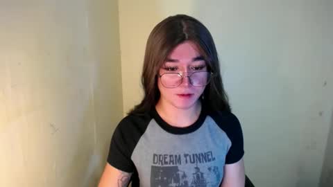 Snapshot of desirable_lorinexx chatting on 01-15-25, 05:37 LORINE online show from 01-15-25, 05:37
