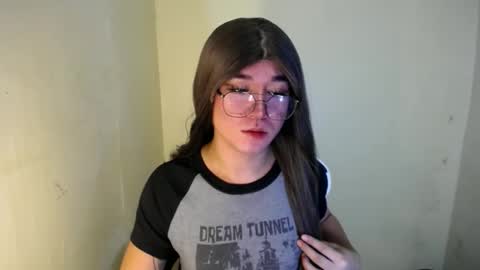 Snapshot of desirable_lorinexx chatting on 01-16-25, 07:10 LORINE online show from 01-16-25, 07:10