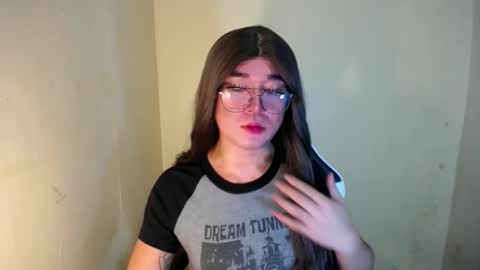 Snapshot of desirable_lorinexx chatting on 01-17-25, 07:05 LORINE online show from 01-17-25, 07:05