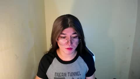 Snapshot of desirable_lorinexx chatting on 01-17-25, 10:12 LORINE online show from 01-17-25, 10:12