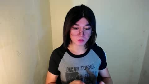Snapshot of desirable_lorinexx chatting on 01-19-25, 01:21 LORINE online show from 01-19-25, 01:21