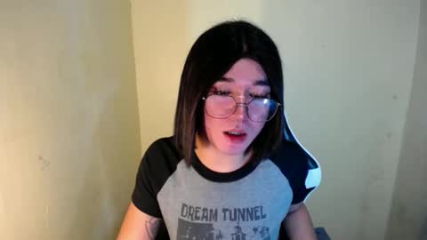 Snapshot of desirable_lorinexx chatting on 01-21-25, 12:04 LORINE online show from 01-21-25, 12:04
