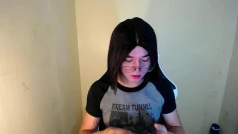 Snapshot of desirable_lorinexx chatting on 01-22-25, 02:37 LORINE online show from 01-22-25, 02:37