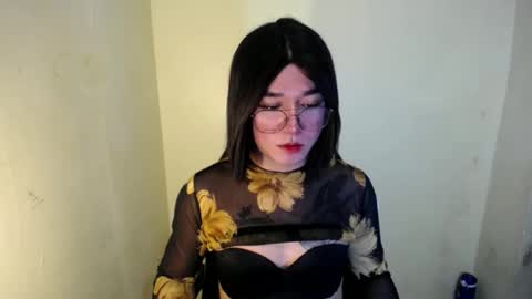 Snapshot of desirable_lorinexx chatting on 01-22-25, 06:52 LORINE online show from 01-22-25, 06:52