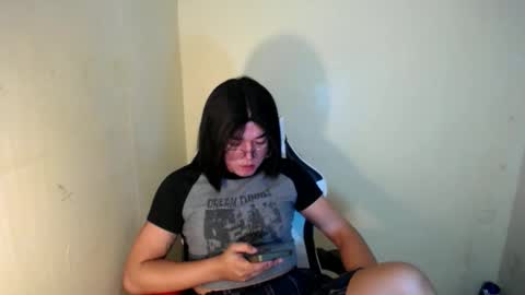 Snapshot of desirable_lorinexx chatting on 01-24-25, 01:03 LORINE online show from 01-24-25, 01:03