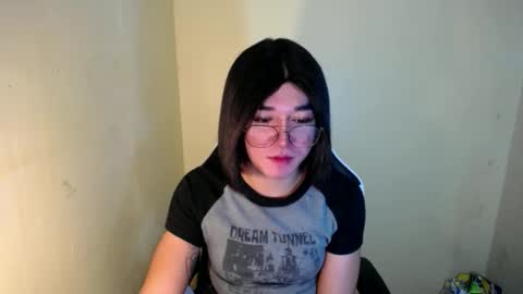 Snapshot of desirable_lorinexx chatting on 01-26-25, 01:09 LORINE online show from 01-26-25, 01:09