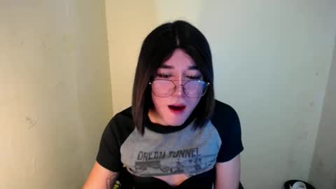 Snapshot of desirable_lorinexx chatting on 01-27-25, 10:16 LORINE online show from 01-27-25, 10:16