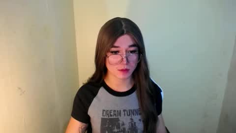 Snapshot of desirable_lorinexx chatting on 02-05-25, 05:52 LORINE online show from 02-05-25, 05:52