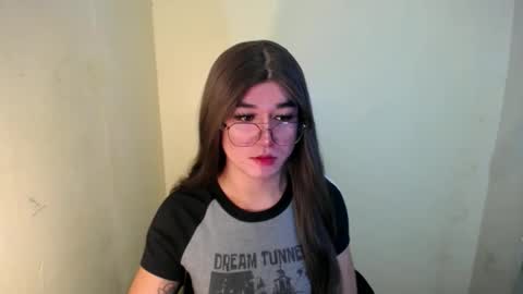 Snapshot of desirable_lorinexx chatting on 02-06-25, 05:25 LORINE online show from 02-06-25, 05:25