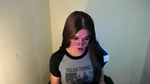 Snapshot of desirable_lorinexx chatting on 02-07-25, 01:36 LORINE online show from 02-07-25, 01:36