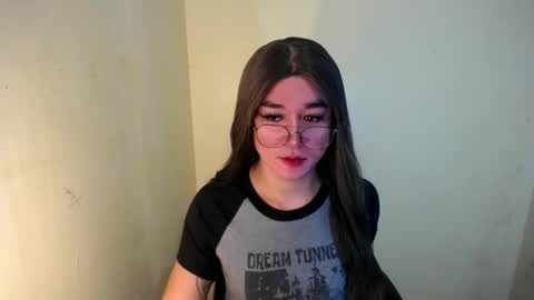 Snapshot of desirable_lorinexx chatting on 02-07-25, 04:35 LORINE online show from 02-07-25, 04:35