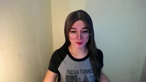 Snapshot of desirable_lorinexx chatting on 02-08-25, 10:07 LORINE online show from 02-08-25, 10:07