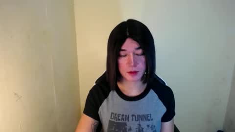 Snapshot of desirable_lorinexx chatting on 02-14-25, 05:30 LORINE online show from 02-14-25, 05:30