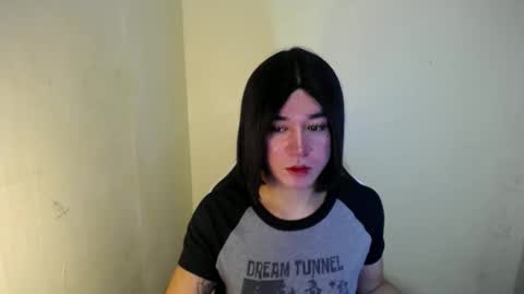 Snapshot of desirable_lorinexx chatting on 02-17-25, 01:15 LORINE online show from 02-17-25, 01:15
