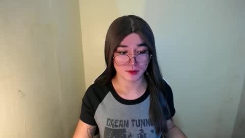 Snapshot of desirable_lorinexx chatting on 02-20-25, 09:22 LORINE online show from 02-20-25, 09:22