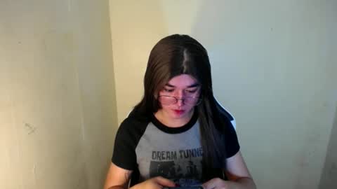 Snapshot of desirable_lorinexx chatting on 02-20-25, 12:25 LORINE online show from 02-20-25, 12:25