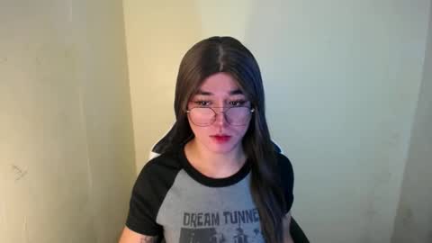 Snapshot of desirable_lorinexx chatting on 02-21-25, 12:06 LORINE online show from 02-21-25, 12:06