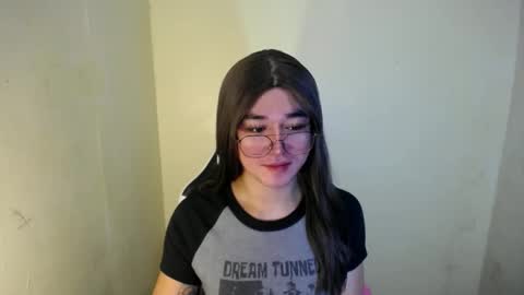 Snapshot of desirable_lorinexx chatting on 02-22-25, 02:28 LORINE online show from 02-22-25, 02:28