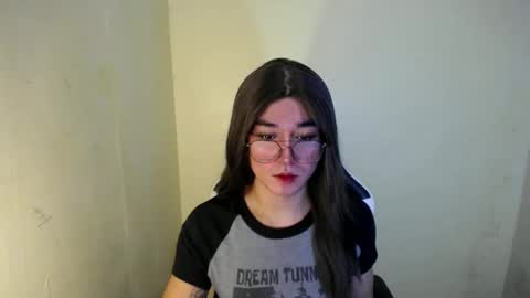 Snapshot of desirable_lorinexx chatting on 02-22-25, 06:28 LORINE online show from 02-22-25, 06:28