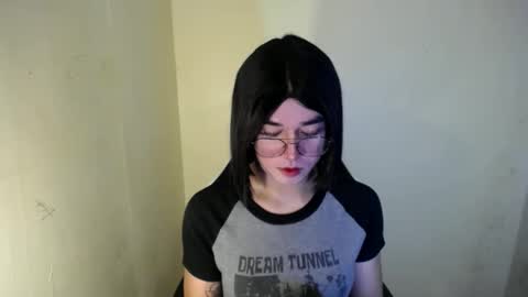 Snapshot of desirable_lorinexx chatting on 02-23-25, 02:51 LORINE online show from 02-23-25, 02:51