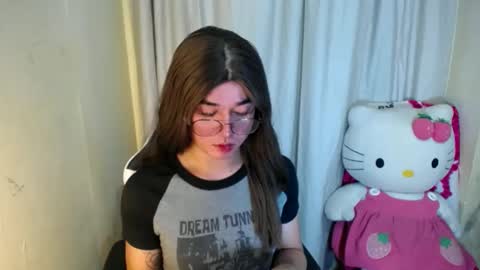 Snapshot of desirable_lorinexx chatting on 02-23-25, 10:20 LORINE online show from 02-23-25, 10:20