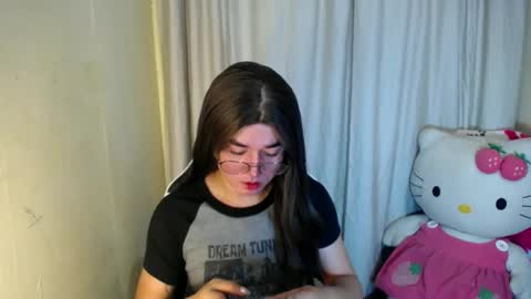 Snapshot of desirable_lorinexx chatting on 02-24-25, 05:22 LORINE online show from 02-24-25, 05:22