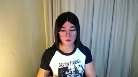 Snapshot of desirable_lorinexx chatting on 02-26-25, 02:48 LORINE online show from 02-26-25, 02:48