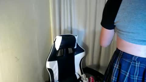 Snapshot of desirable_lorinexx chatting on 03-01-25, 03:43 LORINE online show from 03-01-25, 03:43