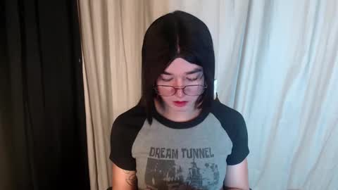 Snapshot of desirable_lorinexx chatting on 03-09-25, 03:01 LORINE online show from 03-09-25, 03:01