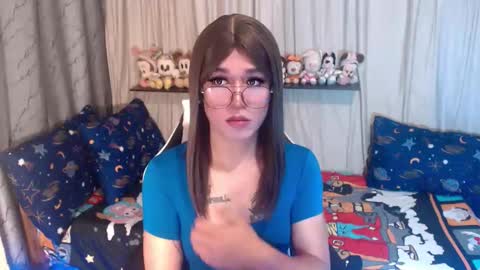 Snapshot of desirable_lorinexx chatting on 09-13-25, 10:42 LORINE online show from 09-13-25, 10:42