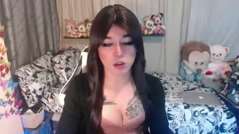 Snapshot of desirable_lorinexx chatting on 10-14-25, 06:03 LORINE online show from 10-14-25, 06:03