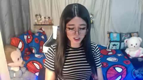 Snapshot of desirable_lorinexx chatting on 10-17-25, 04:53 LORINE online show from 10-17-25, 04:53