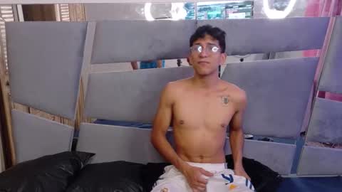 Snapshot of desire4duo chatting on 11-22-25, 02:16 desire4duo online show from 11-22-25, 02:16