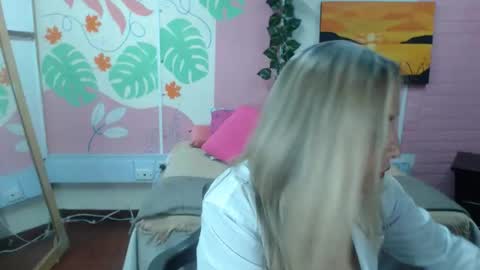 Snapshot of desire_latin chatting on 10-28-25, 03:14 VALERIA online show from 10-28-25, 03:14